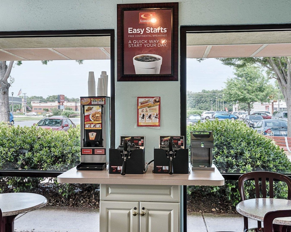 Econo Lodge Inn and Suites Resort Rehoboth Beach 38/42