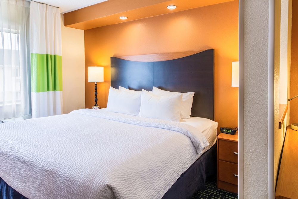 Fairfield Inn Suites Fargo 9/34
