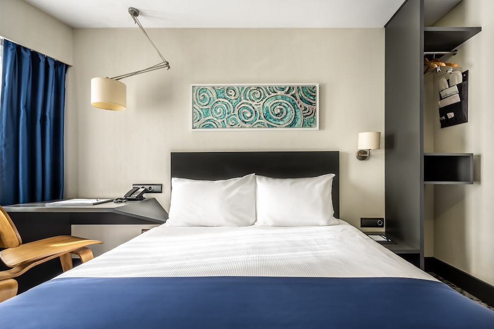 SUPERIOR, KING BED
