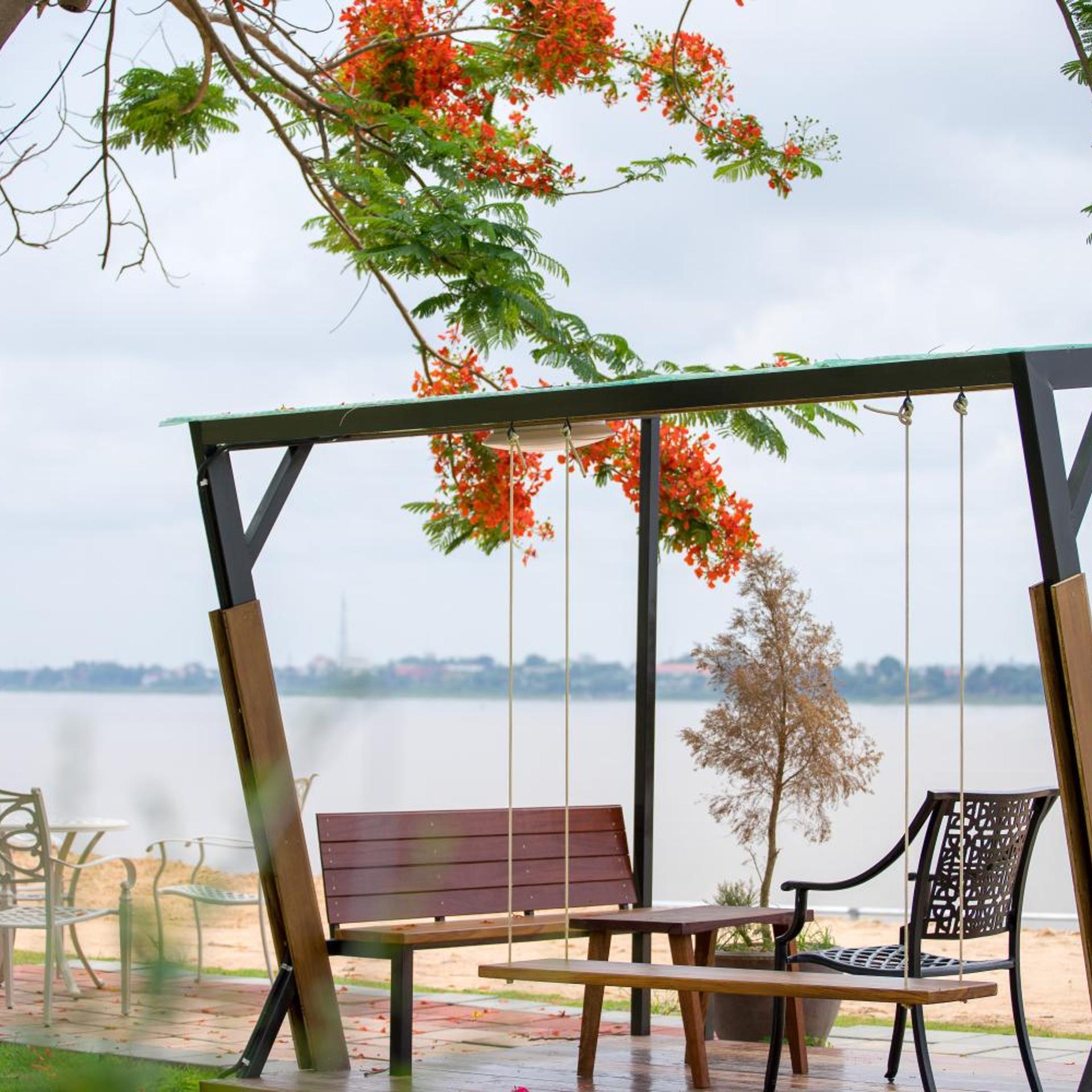 Vieng Khong Hotel 82/100