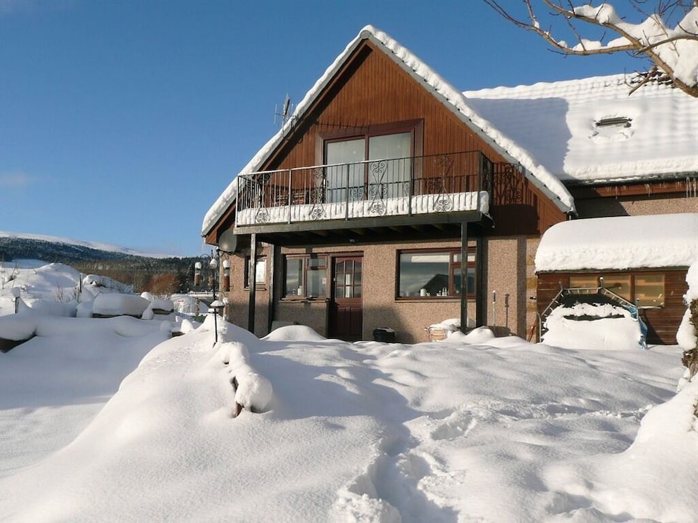 Carn Mhor Bed and Breakfast 2/50