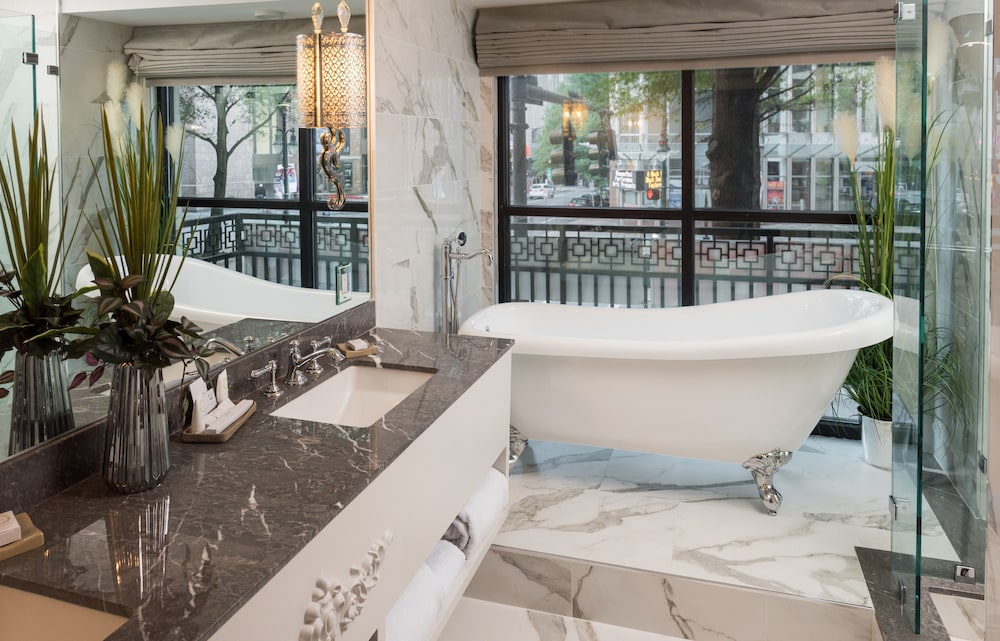 The Ivey's Hotel 62/68
