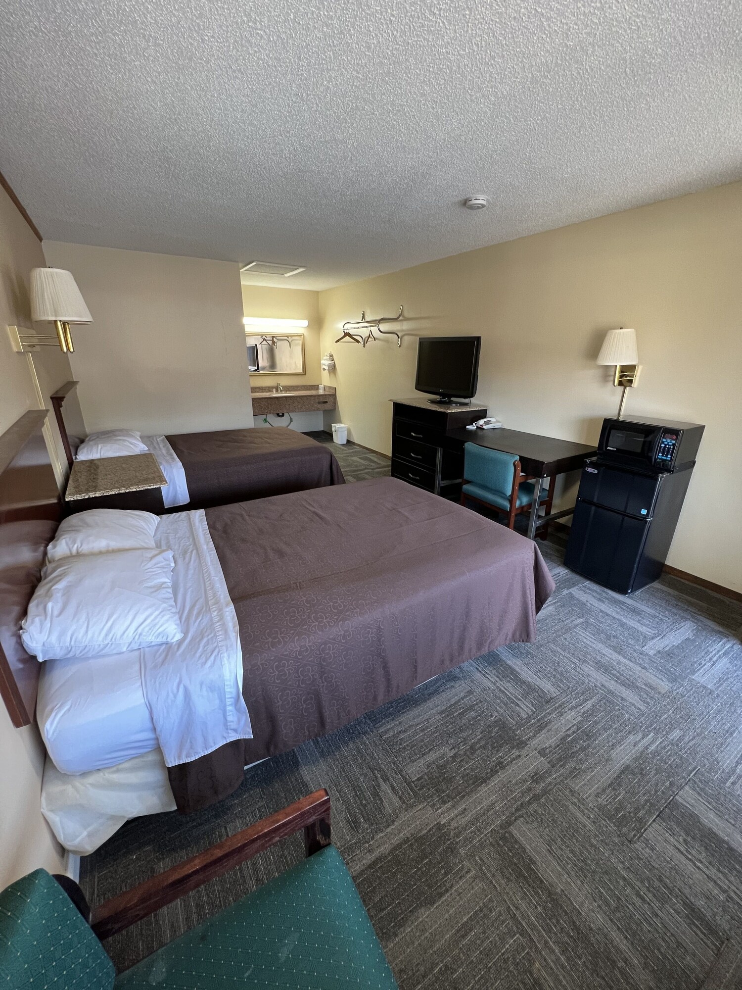 ROOM, 2 DOUBLE BEDS