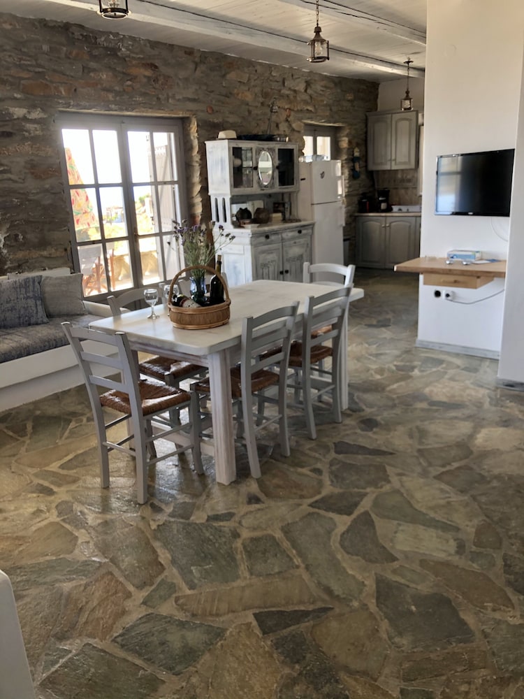 The Traditional Stone Villa 20/50
