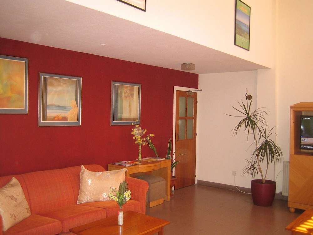 Onisillos Hotel 33/45