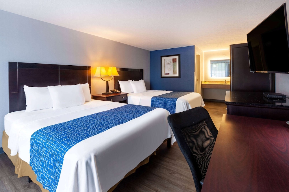 Travelodge by Wyndham Charles Town / Harpers Ferry 10/28