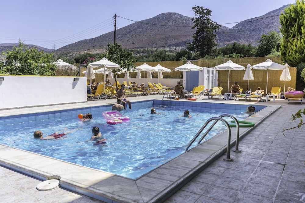 Sergios Hotel 55/63
