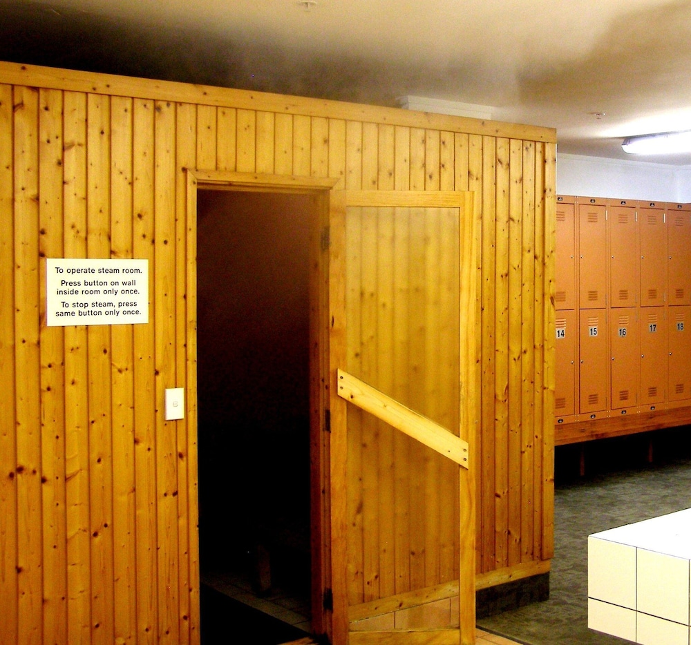 Distinction Hamilton Hotel Conference Centre 25/50