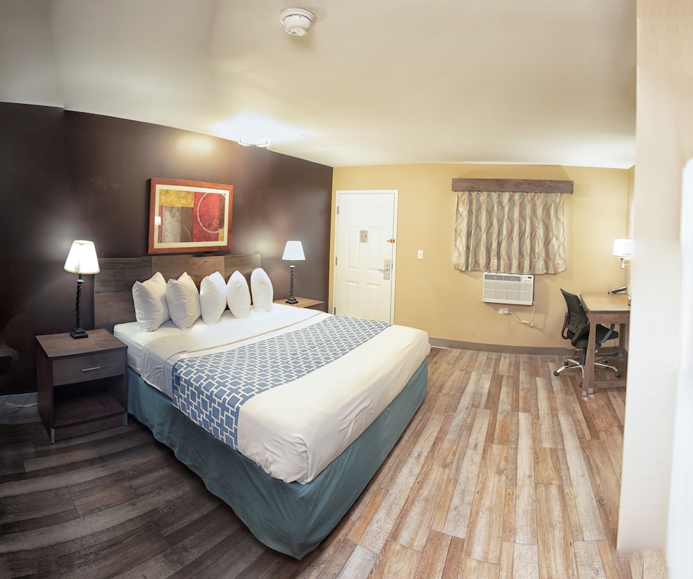 ROOM, QUEEN BED, SMOKING