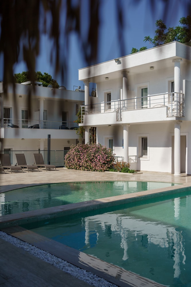 Maya Hotel 3/66