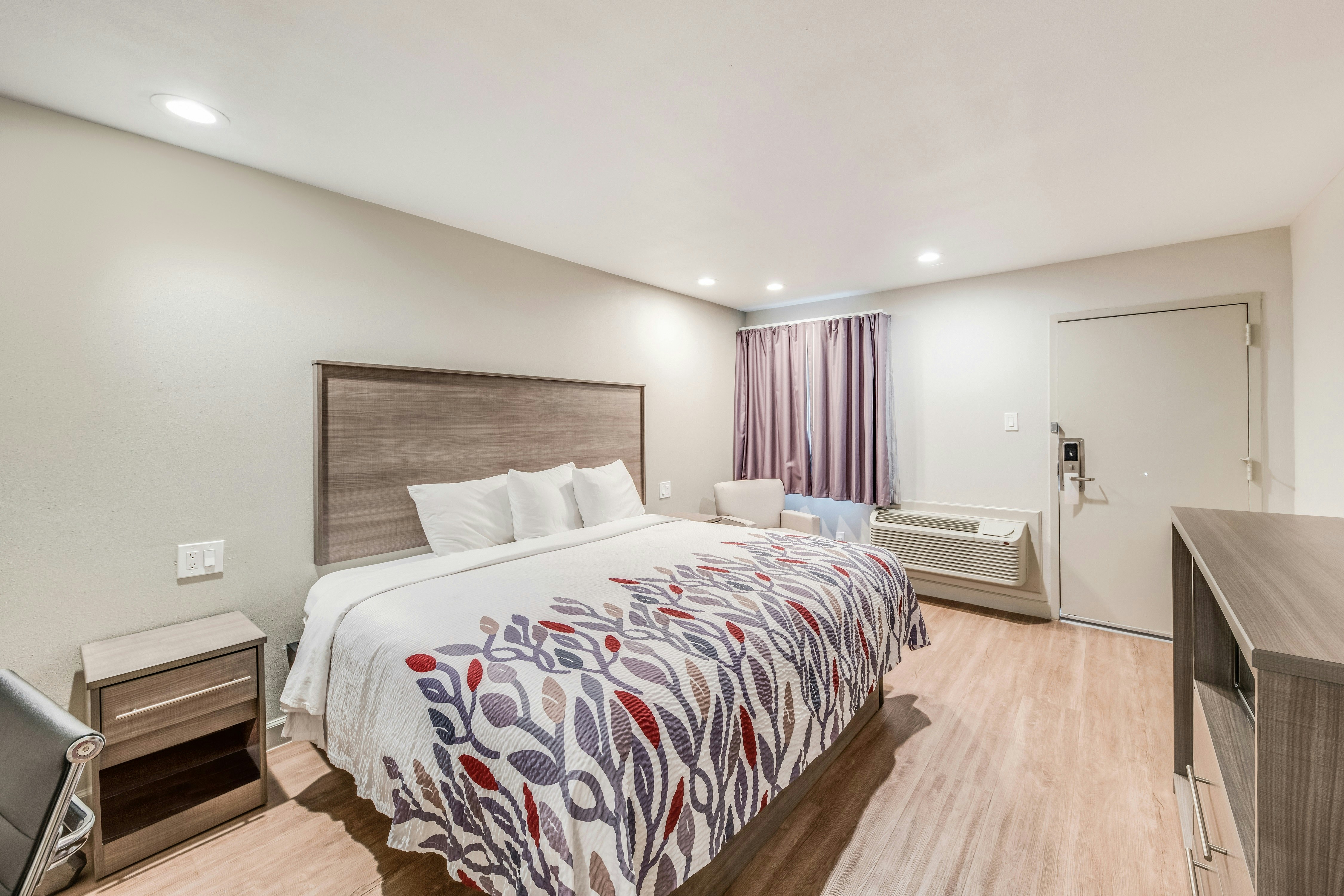 Deluxe, King Bed, Accessible