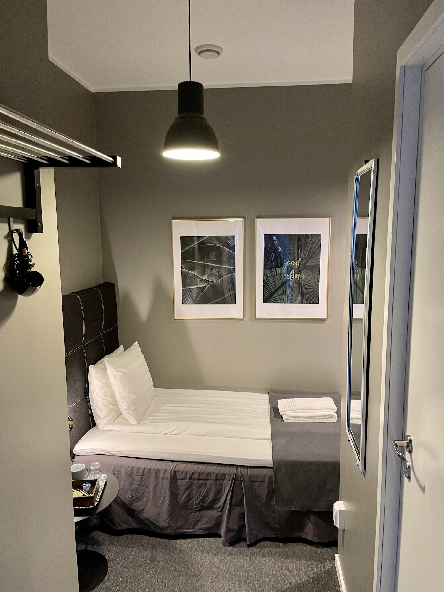 ROOM, SINGLE, NO WINDOW