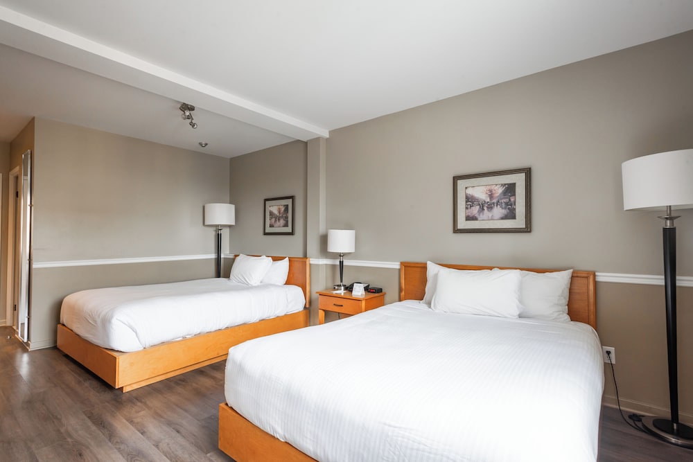 STANDARD, 2 QUEEN BEDS