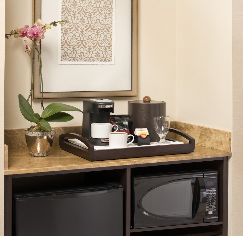 Ayres Hotel Fountain Valley 37/49
