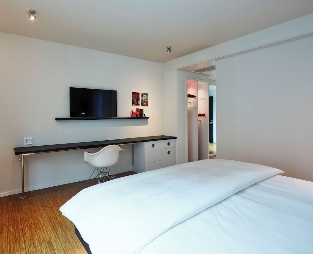 ROOM, KING BED, ACCESSIBLE