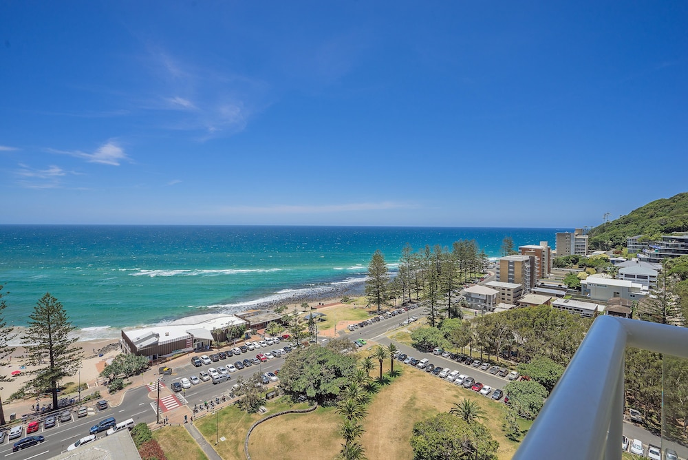 Burleigh Beach Tower 47/49
