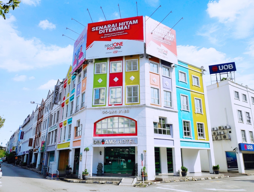Hotel Zamburger Plaza Mahkota 4/67