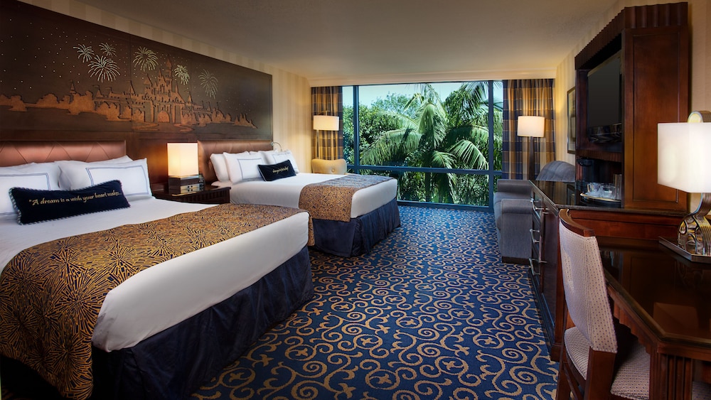 Disneyland Hotel 25/70
