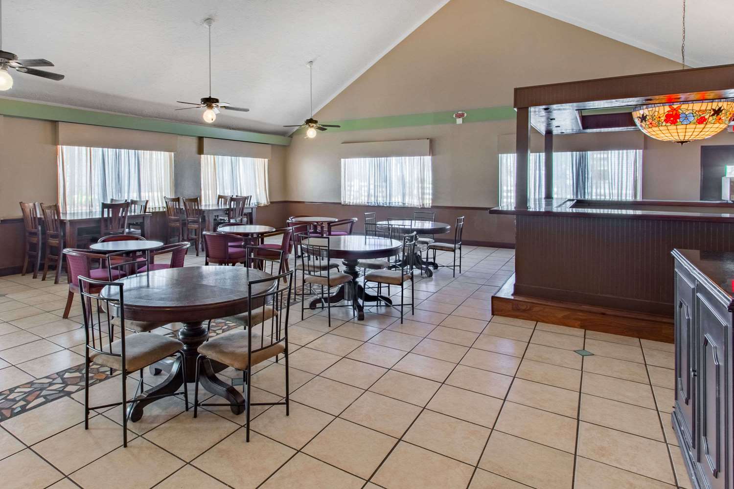 Knights Inn Plant City 14/18