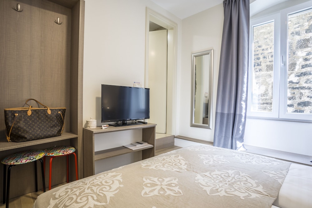 Centro Di Centri Rooms 56/77