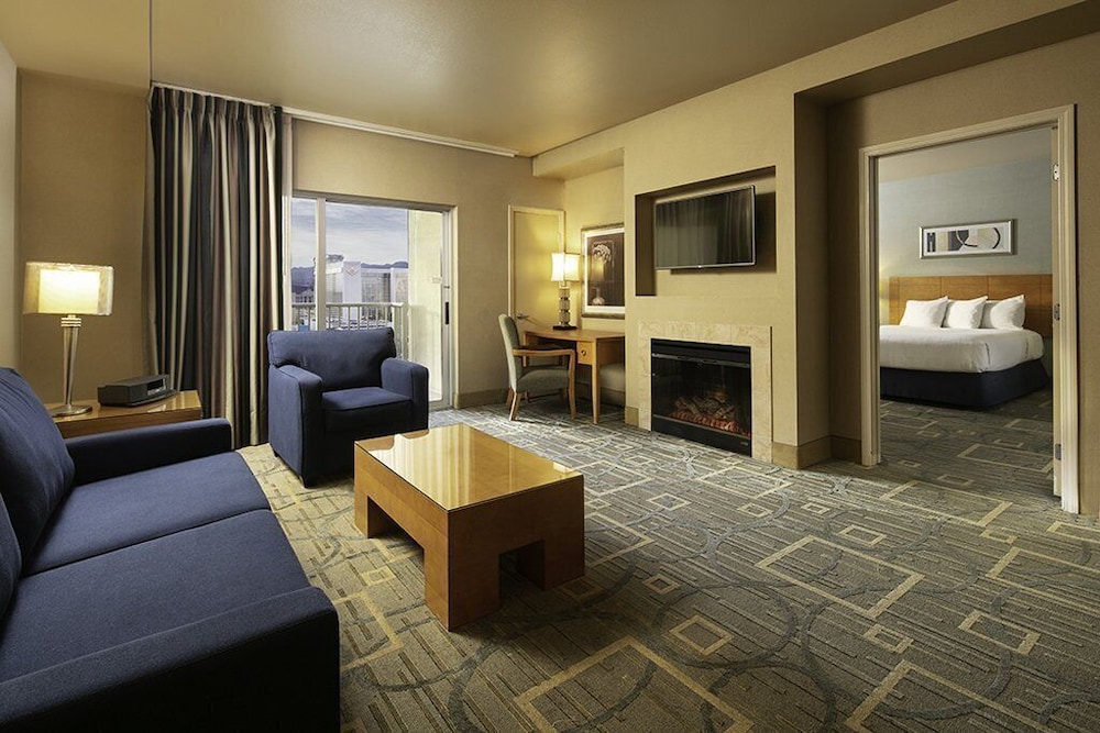 The Platinum Hotel 35/65