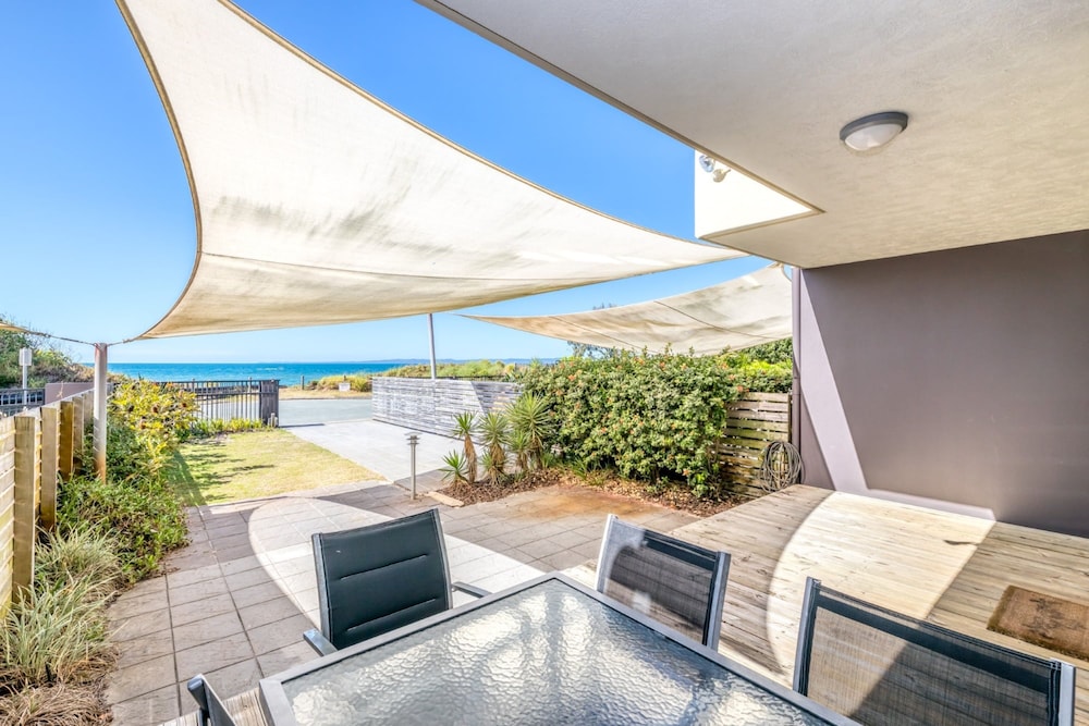 ON THE BEACH RESORT BRIBIE ISLAND 20/50