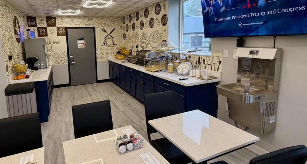 Lx Hotel A Travelodge By Wyndham 56/70