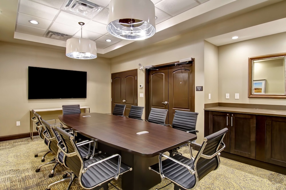 Hampton Inn and Suites by Hilton Saskatoon Airport 38/39