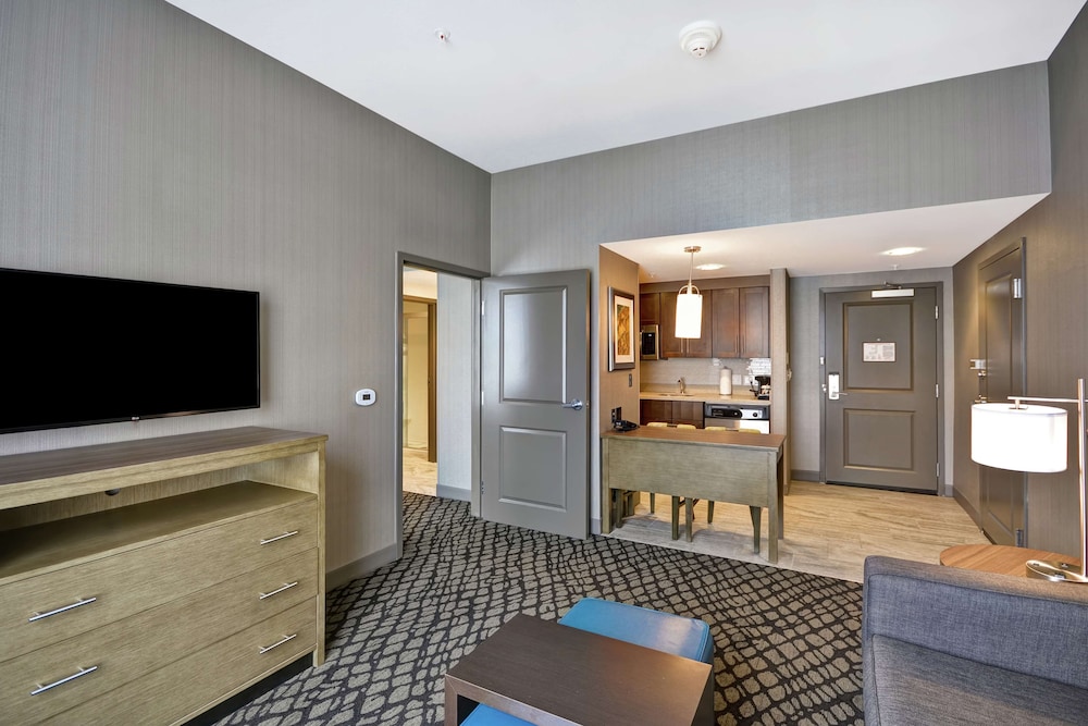 Homewood Suites by Hilton Warren Detroit 40/57