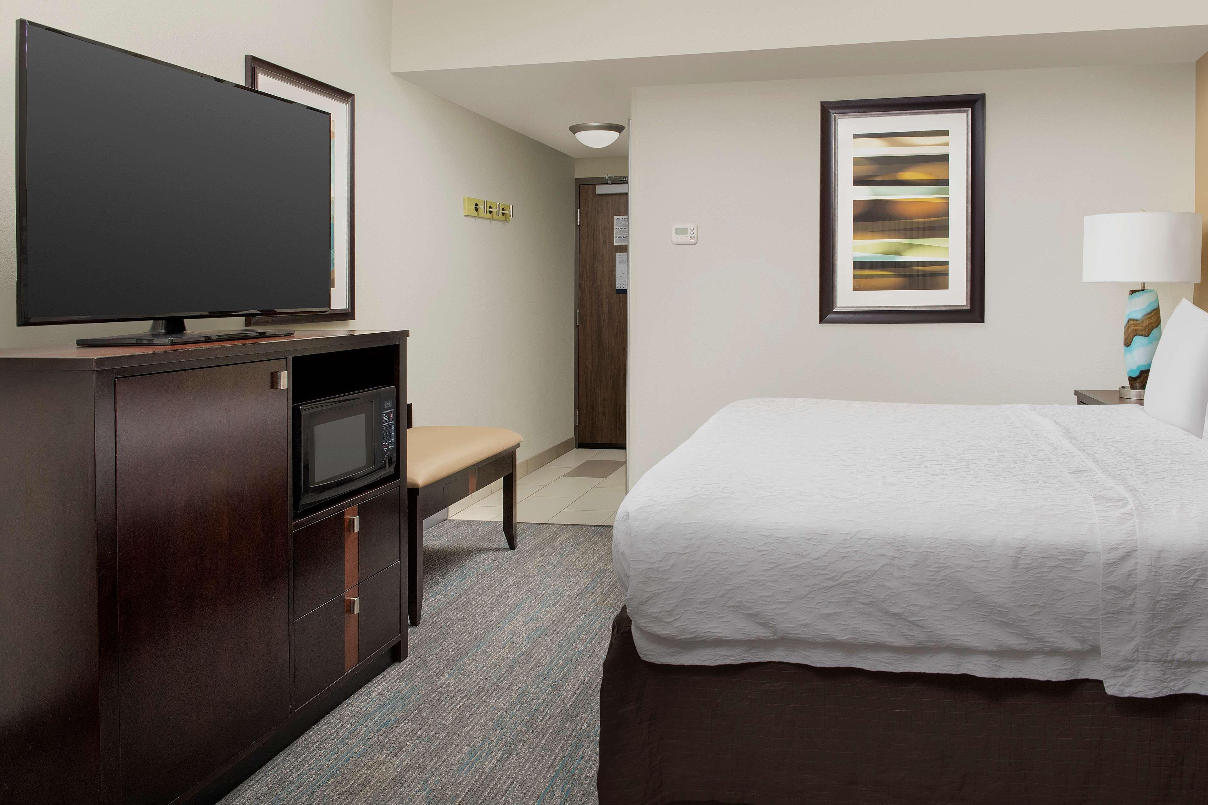 ROOM, KING BED, SOFA