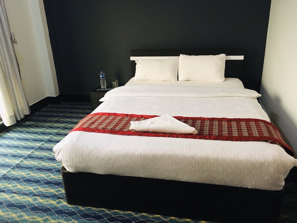 ROOM, DOUBLE BED
