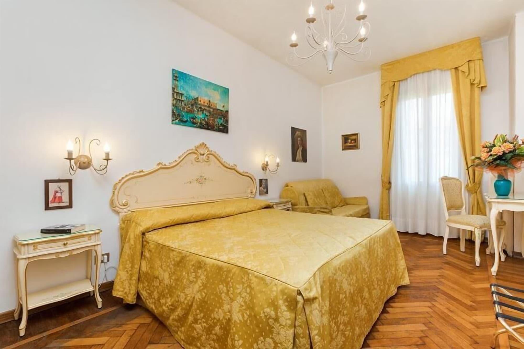 Room, Double or Twin Bed