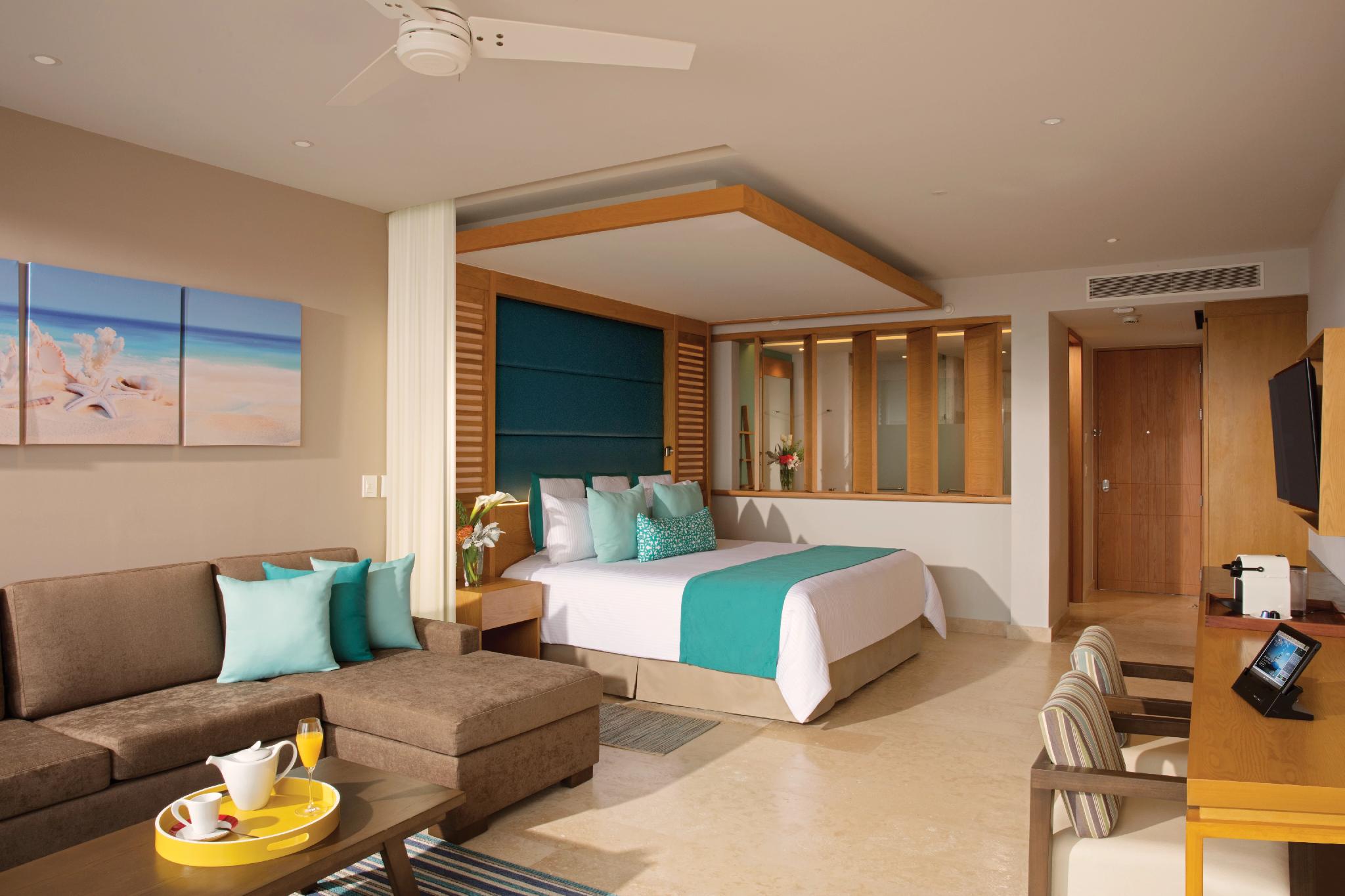 Preferred, Junior Suite, King Bed, Ocean Front, Private Pool