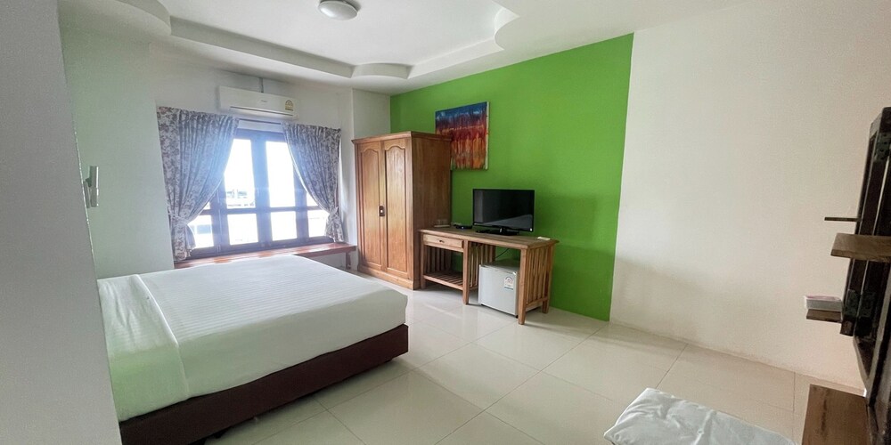 Yellow Tique Hotel 17/58