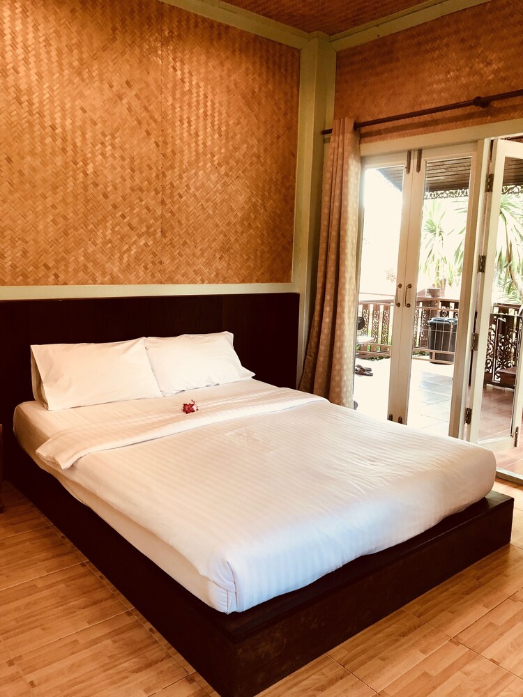 BAANPUFA RESORT 30/80