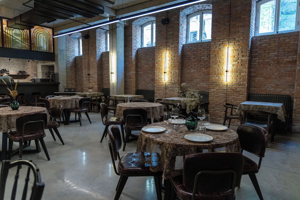 Makmani Hotel 46/62