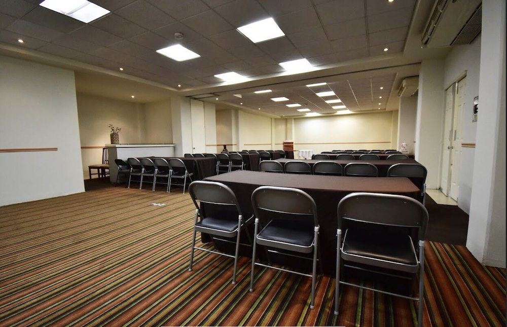 Enterprise Inn Poliforum Ex Mision Leon 39/50