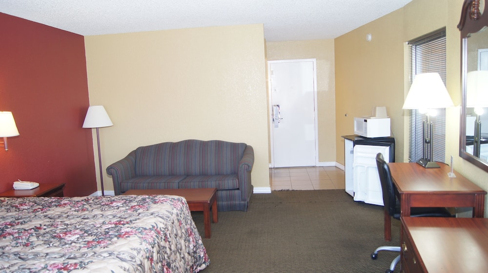 Holiday Lodge And Suites 19/46