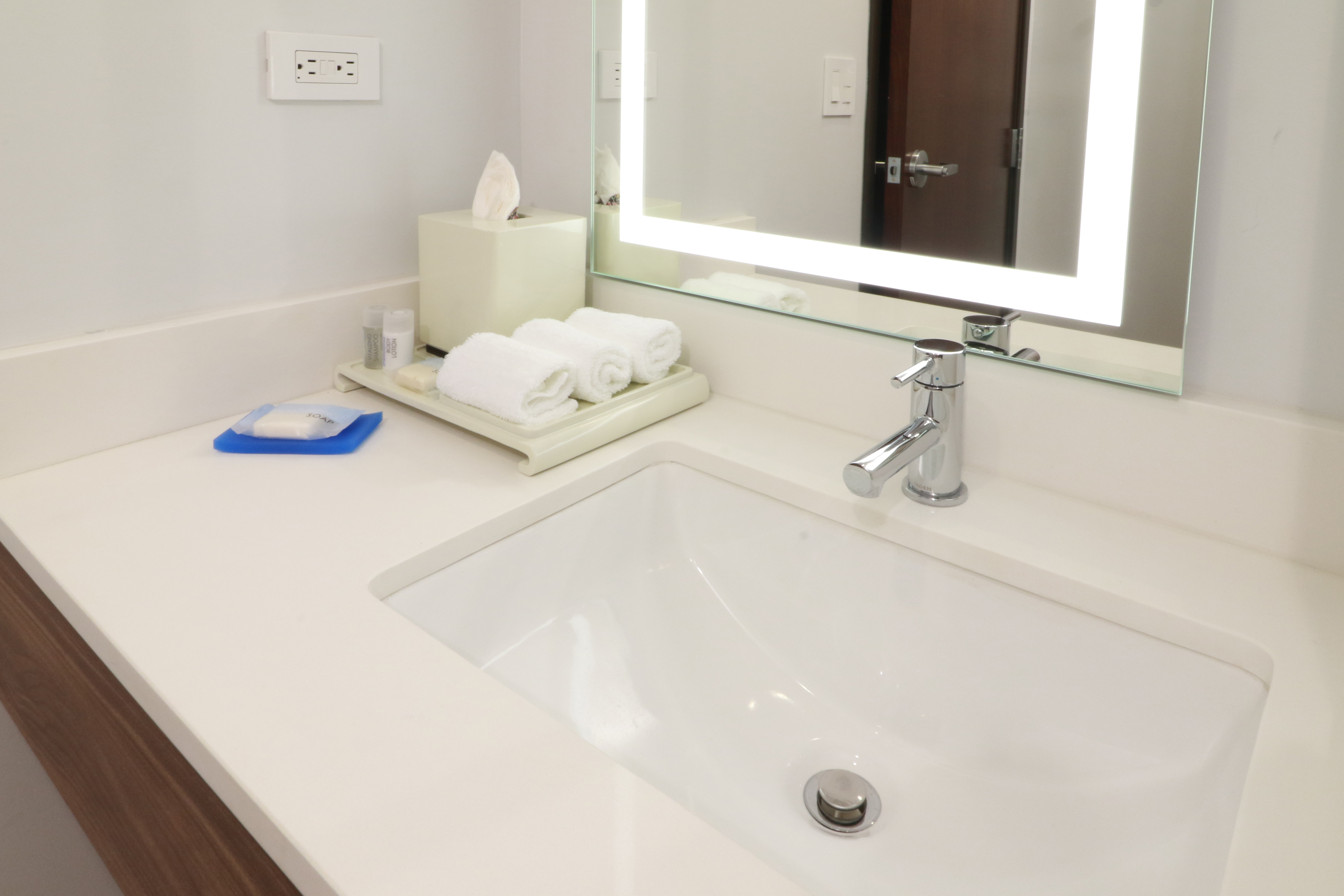 Holiday Inn Express And Suites Ensenada Centro 35/36
