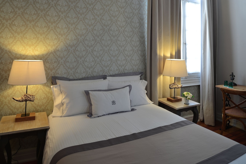 LUXURY, QUEEN BED