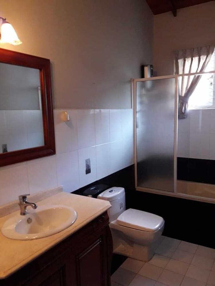 DELUXE, DOUBLE OR TWIN BED, GARDEN VIEW