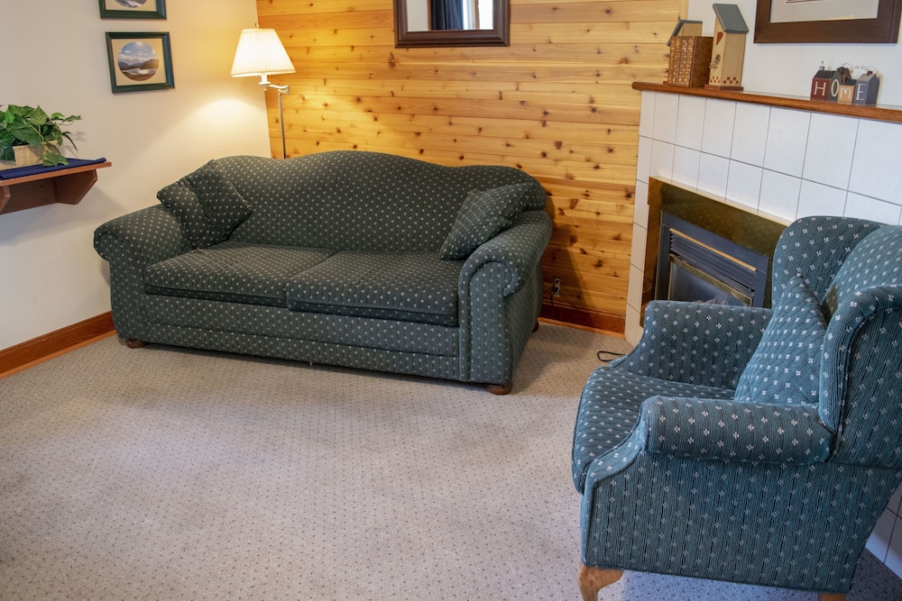 Crandell Mountain Lodge 50/66