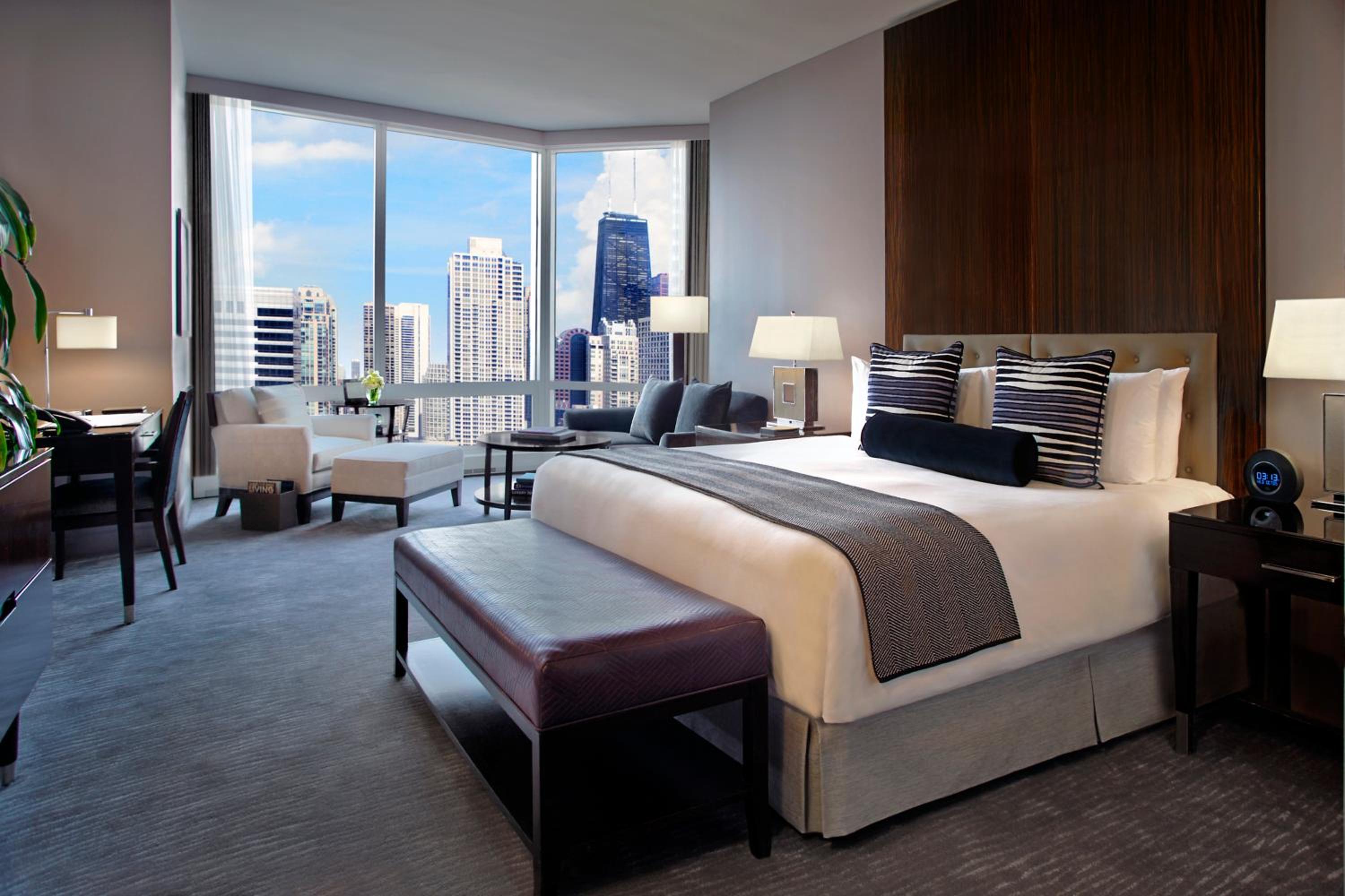 SUPERIOR, KING BED