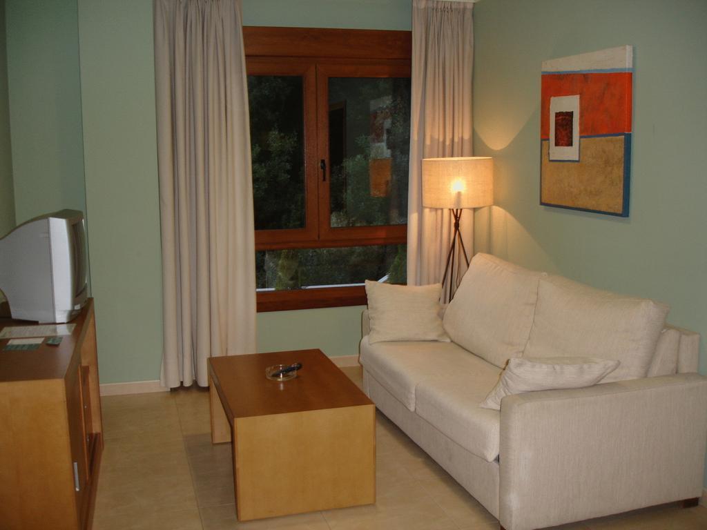 APARTAMENTOS TRISQUEL 12/20