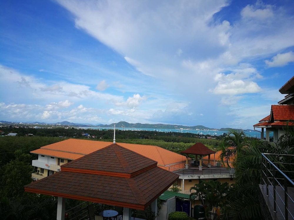 Baan Waru Seaview 3/50