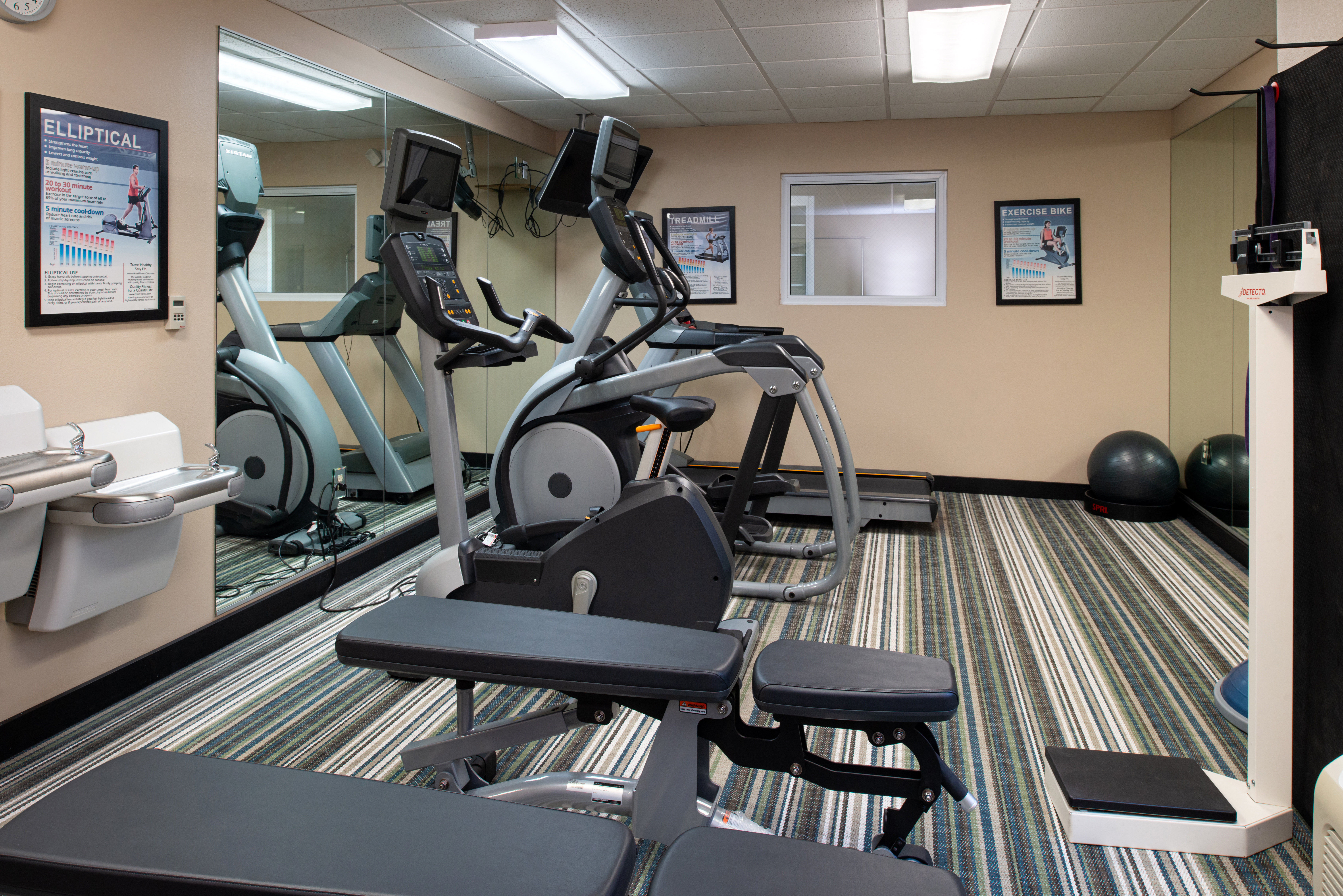 CANDLEWOOD SUITES OLATHE 33/56