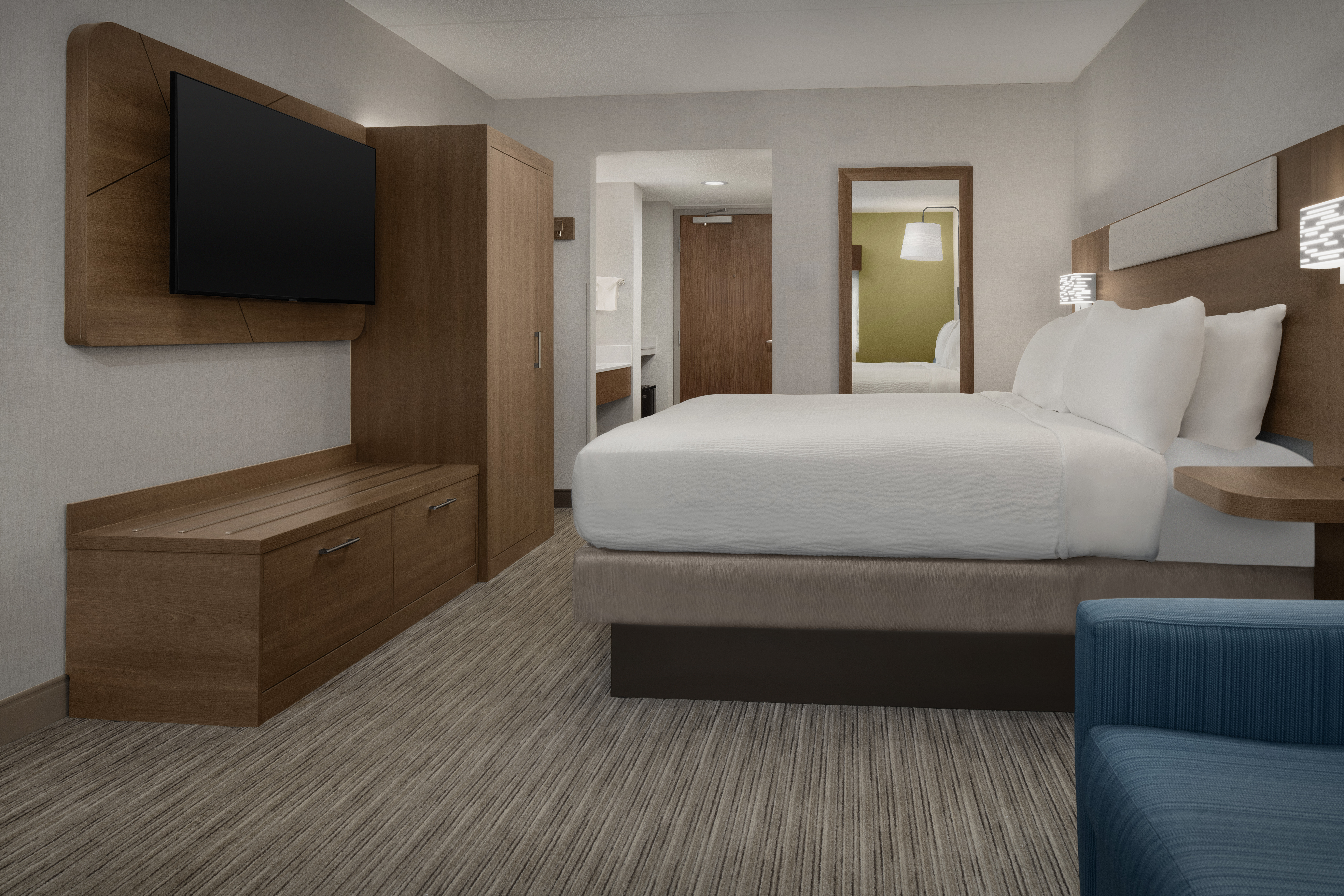 غرفة بسرير كينج مع أريكة، Holiday Inn Express-Saugus Logan Airport 2/2