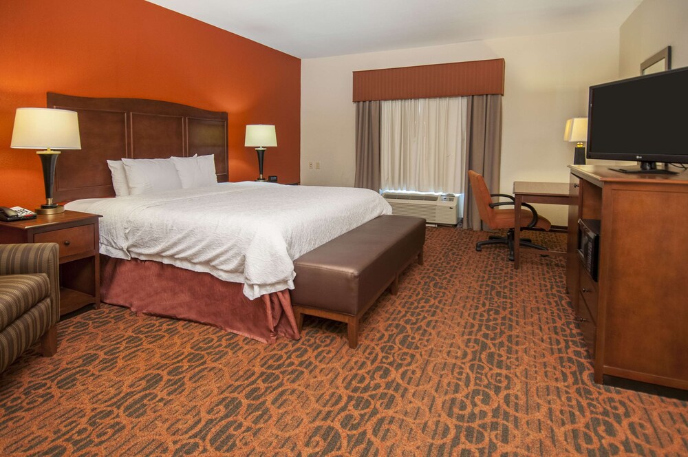 Hampton Inn And Suites Waxahachie 22/76