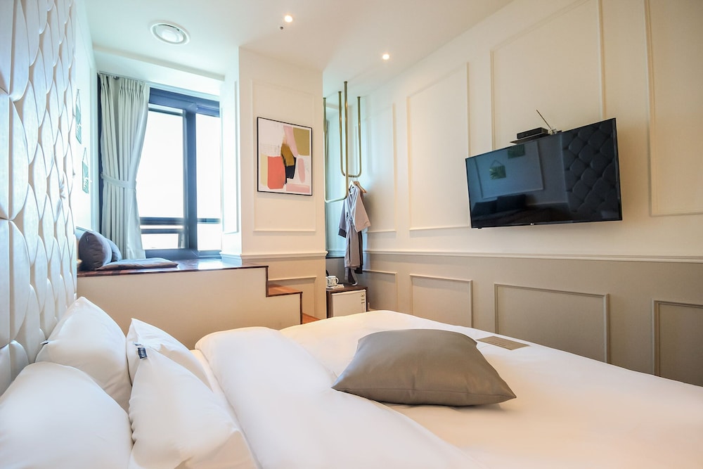 Bridge, Ocean, King Bed، H Avenue 9/10