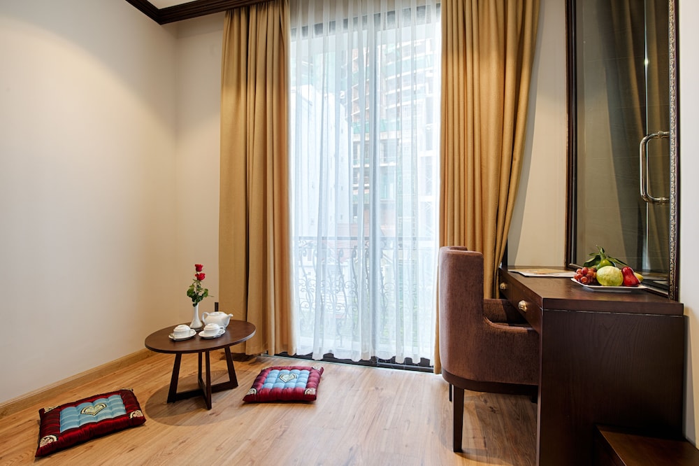 Palazzo Luxury Hotel 75/92